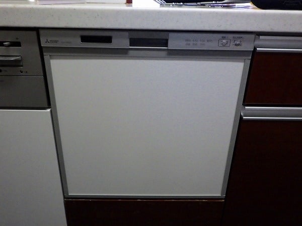 最高 工事費込みセット 食器洗い乾燥機 コンパクトタイプ 約5人分(40点) 三菱 EW-45R2S スリムデザイン ドアパネル型 工 食器洗い機、 乾燥機