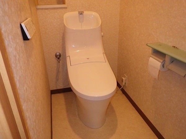 40861円 【代引不可】 LIXIL アメージュZ シャワートイレ ECO4 床排水 200mm ハイパーキラミック 手洗付