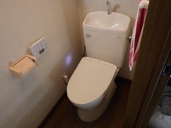 【ピュアレストQR】（TOTO：CS230BM+SH233BA）トイレ便器交換・取替工事例 -ズオーデンキ-