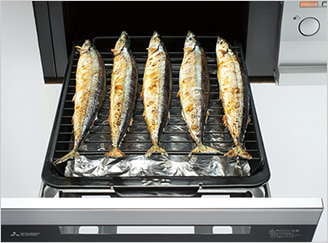 焼き魚も手間をかけずに調理、水無し両面自動焼き